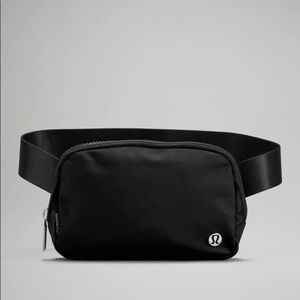 NWT Lululemon Everywhere Belt Bag - Black